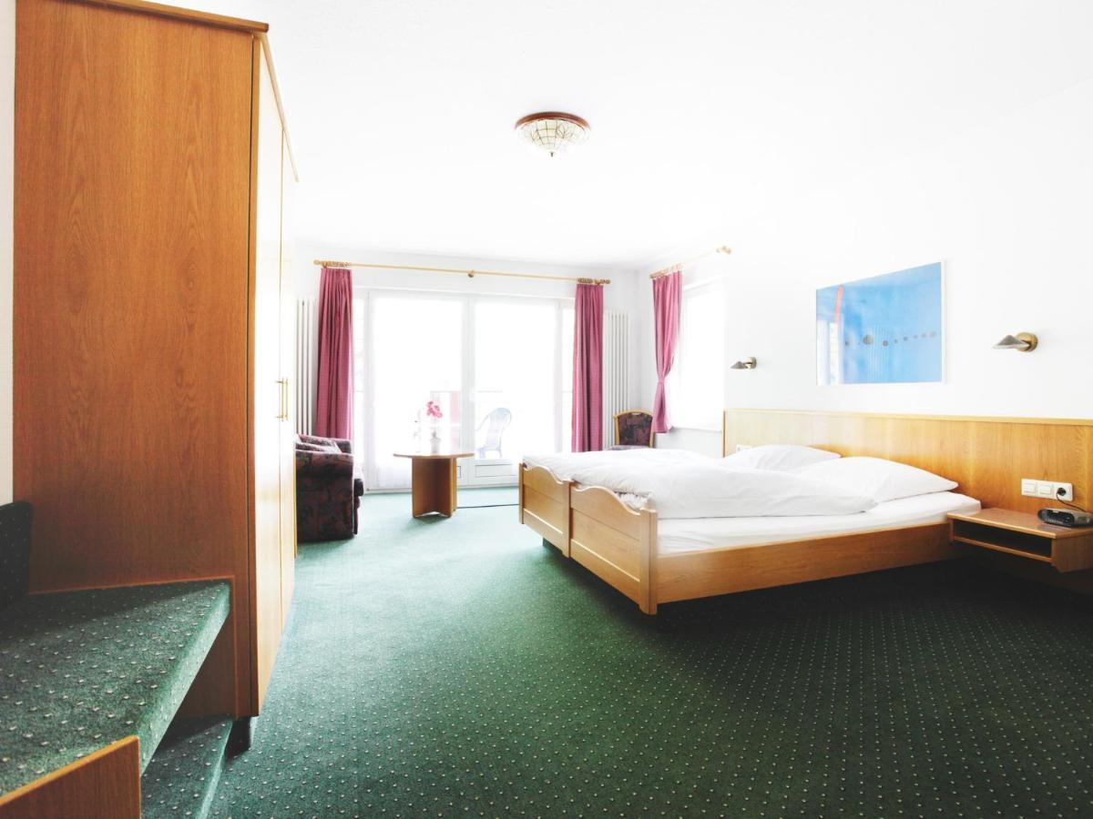 Hotel-Gasthof Neumuehle Kreenheinstetten Ruang foto